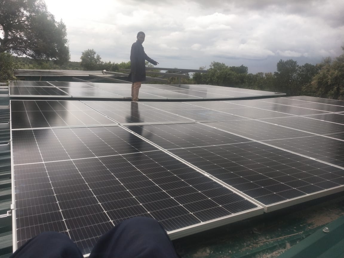 SISTEMA DE ALMACENAMIENTO BESS DE 100KW + 150KWH EN KENIA